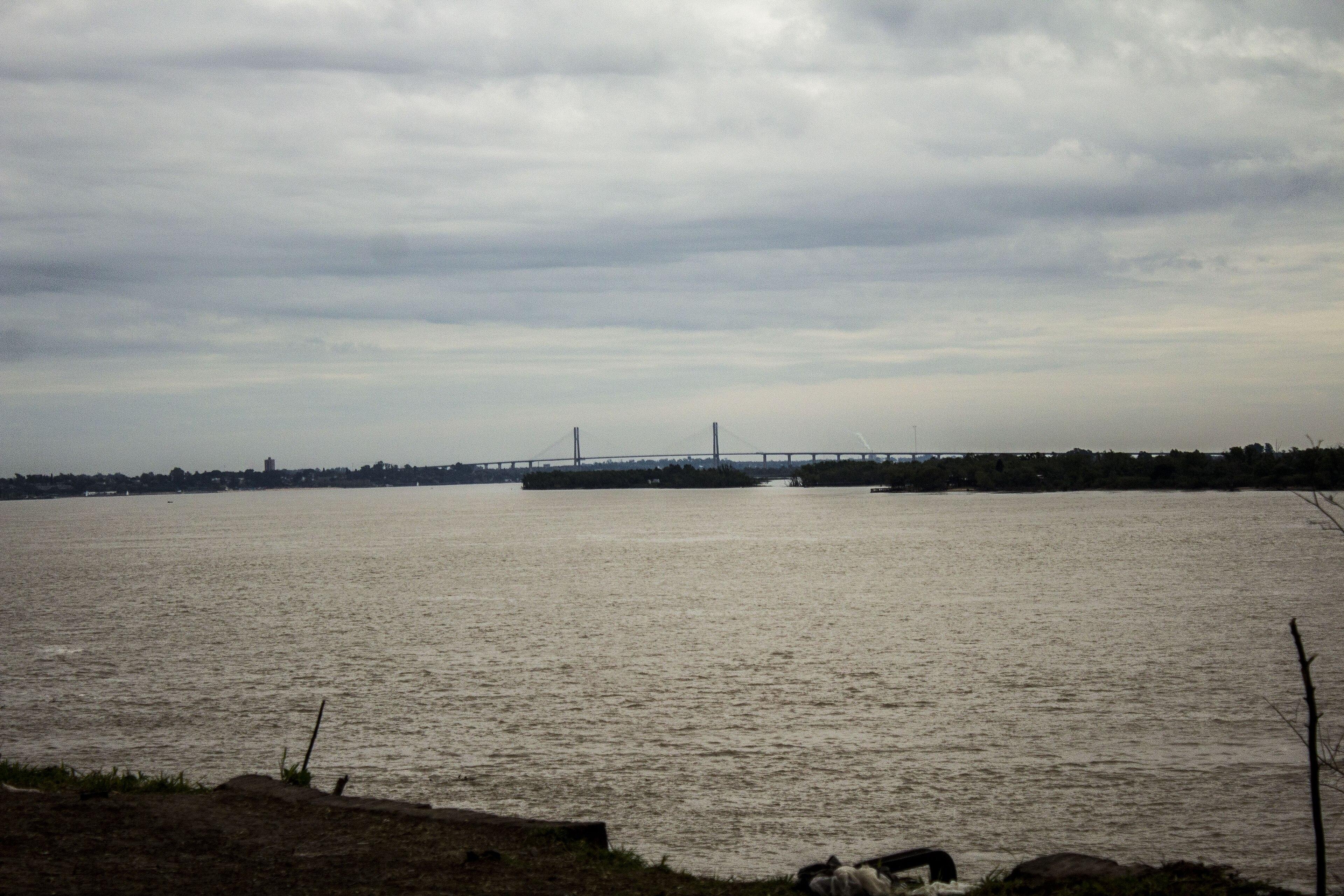 Costanera de Rosario al atardecer, sobre el río Paraná